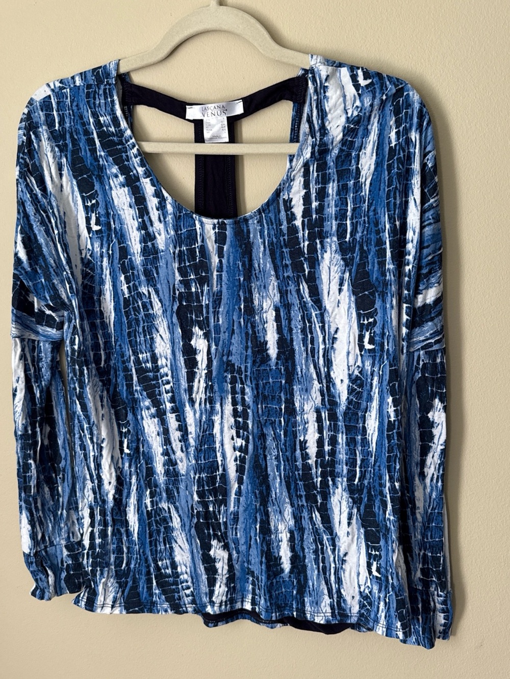 Venus Blue & White Long-Sleeve Scoop Neck Tee